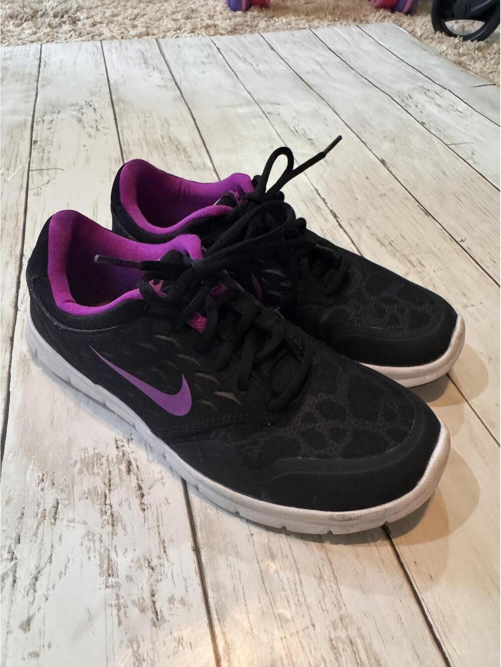 SOLD Nike Flex Experience RN 4 Women’s Running Shoes Black Purple Size 6.5
